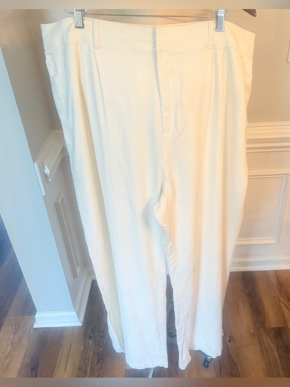 Abercrombie & Fitch Ladies Cream Cotton slacks with liner size XL(128)